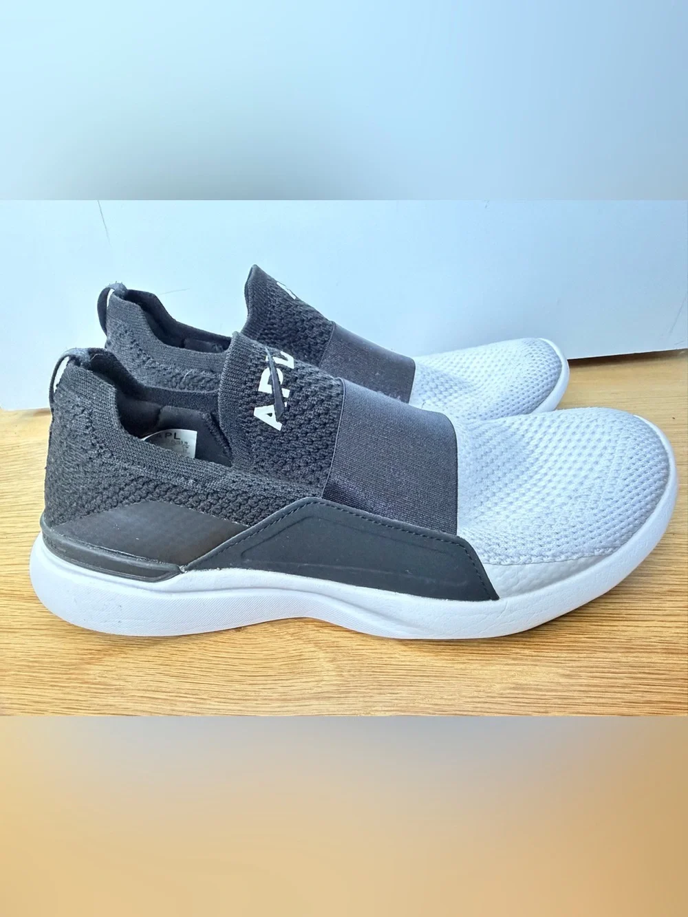 APL Slip-On Knit Sneakers in Black and White Women’s 8.5 Great Condition